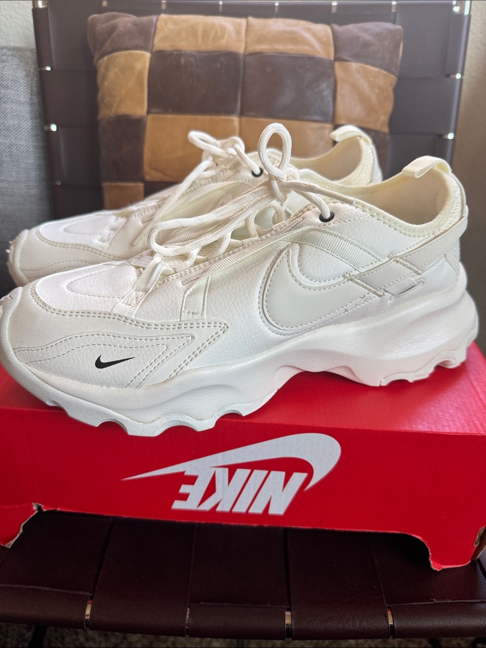 Nike Women’s TC 7900 Cream/White Low-Top Chunky Sneakers